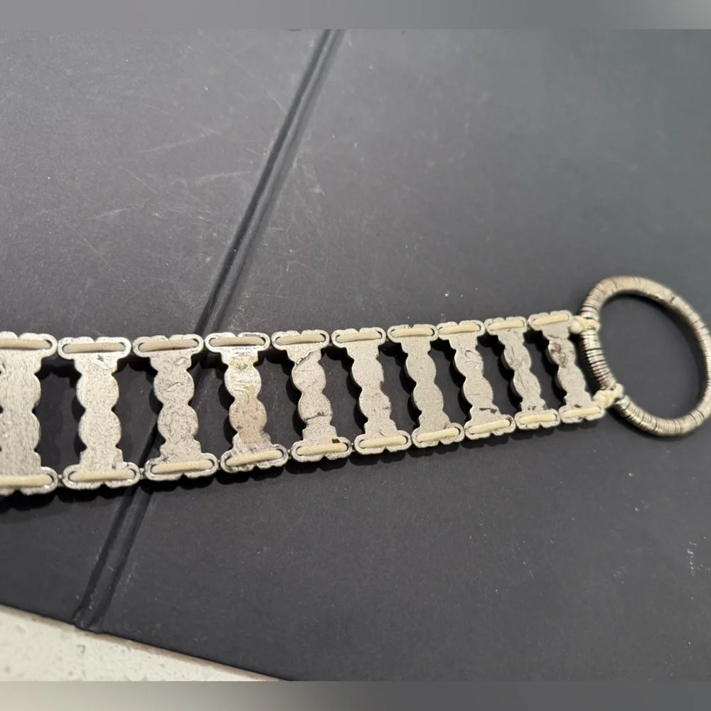 ANTONIAZZI FIRENZE ITALY White Leather Loop Ring Belt Silver Links Chic Stylish